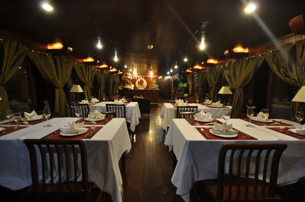 Oriental Sails II Dinning Room