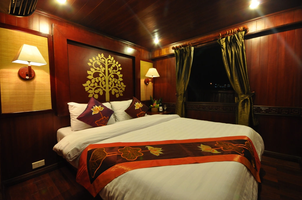 Oriental Sails II Cabin
