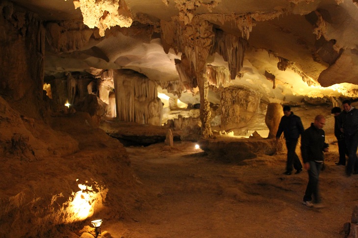 halong bay cruises thien canh son cave oriental sails