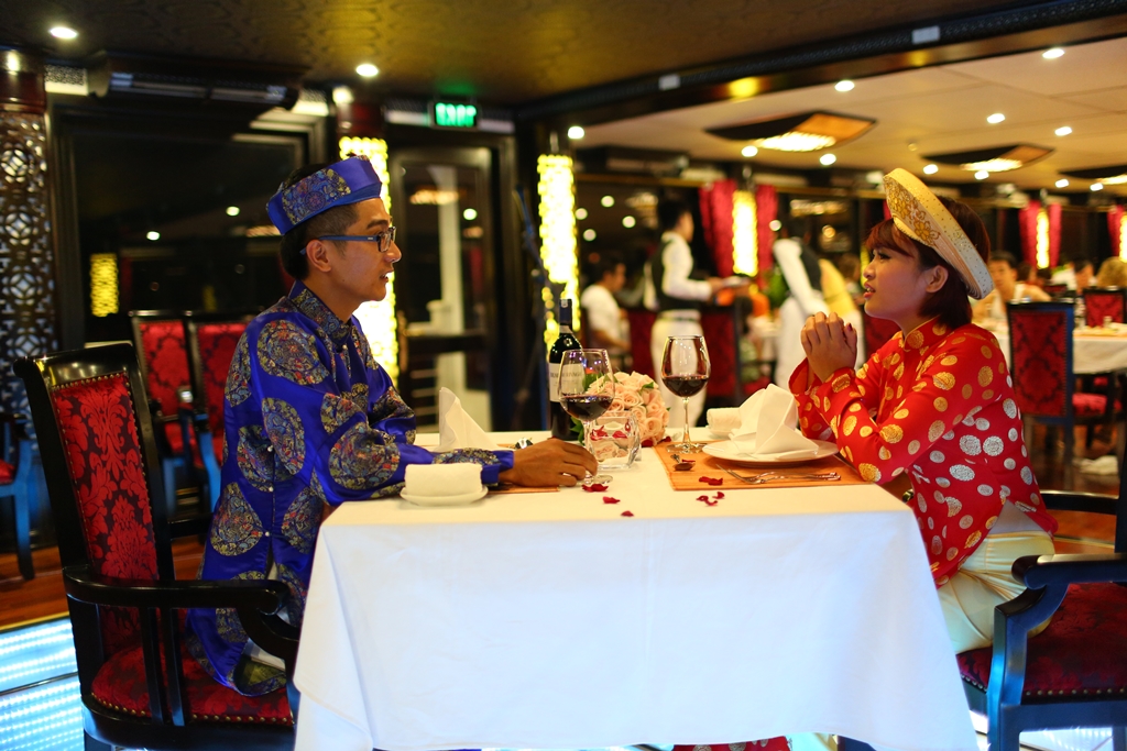 Discovering Halong Bay in your own style