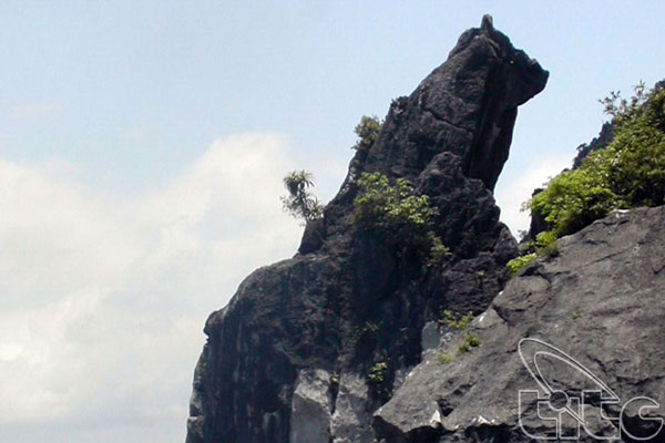 Dog shape limestone mountain