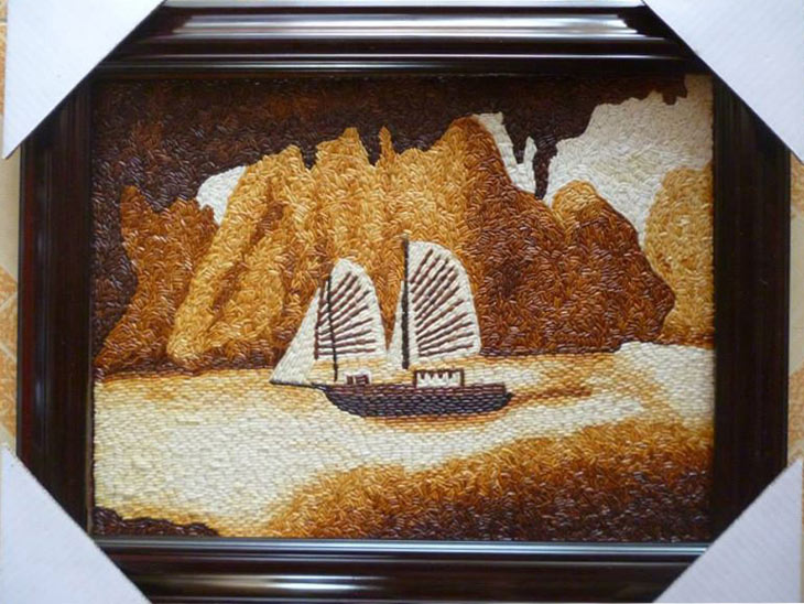 Souvenirs in Ha Long for tourists