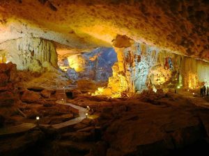 Thien Canh Son cave in Ha Long Bay